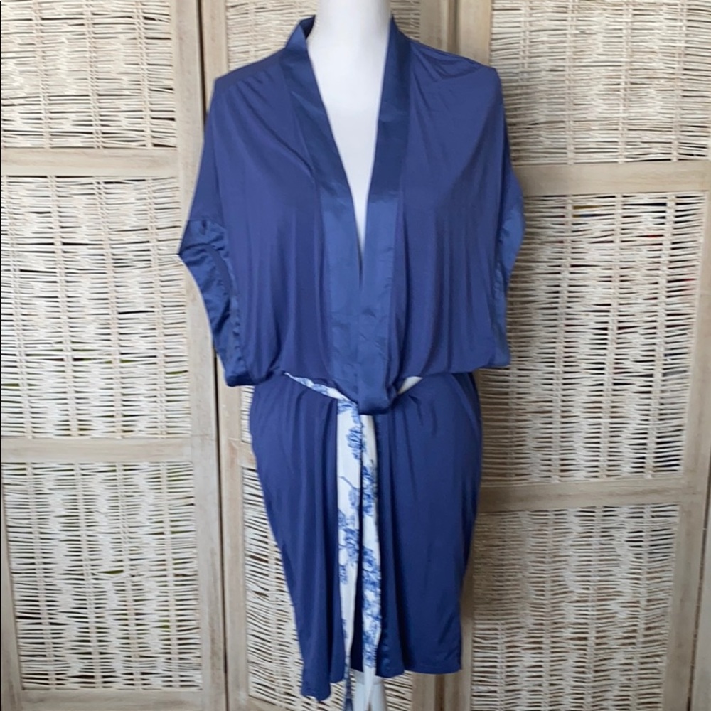 Short T-shirt style Robe